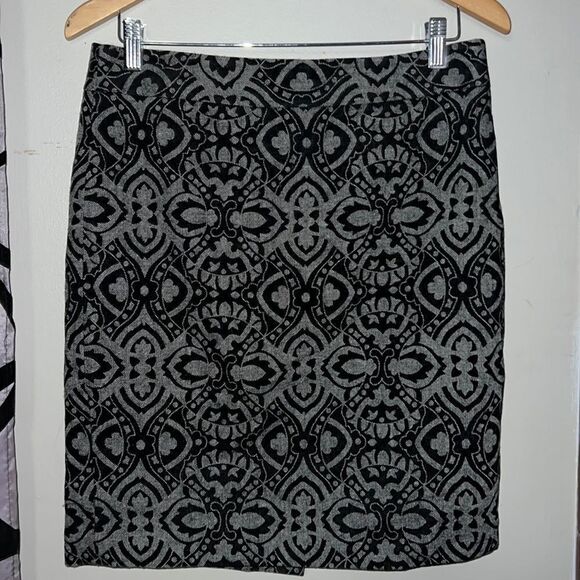 Ladies ANN TAYLOR Poly Wool lined Skirt size 8p like new - Picture 1 of 8